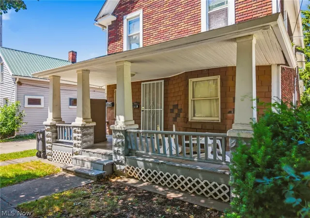 Listing Photo 4 - Condo for sale in building located at 7207 Deveny Ave, Cleveland, OH 44105