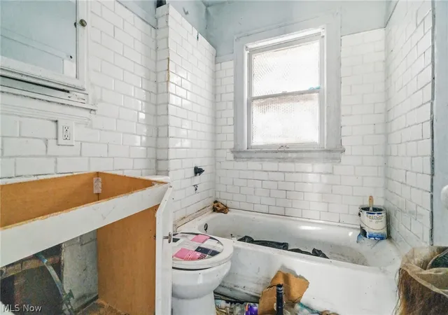 Listing Photo 2 - Condo for sale in building located at 1256 E 60th St, Cleveland, OH 44103 - Unit #