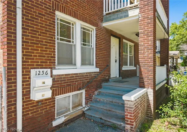 Listing Photo 4 - Condo for sale in building located at 1256 E 60th St, Cleveland, OH 44103