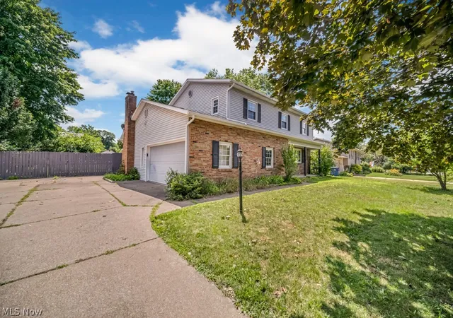 Photo 3 of Single family home for sale at 731 Redwood Dr, Canal Fulton, OH 44614 | MLS# 5230234 | Listing updated on 2026-10-04