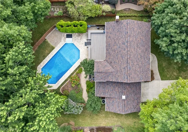 Photo 2 of Sale Pending at 559 Berkshire Dr, Medina, OH 44256 | MLS# 5230563 | Listing updated on 2026-08-10