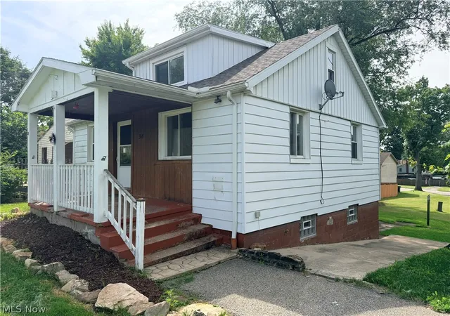 2nd image of 34 W Lewis St, Struthers, OH 44471 | MLS# 5229590