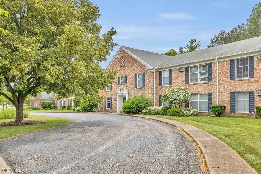 Listing Photo 2 - Condo for sale in 4704 Venice Hts Blvd located at 4704 Venice Hts Blvd, Sandusky, OH 44870 - Unit #210