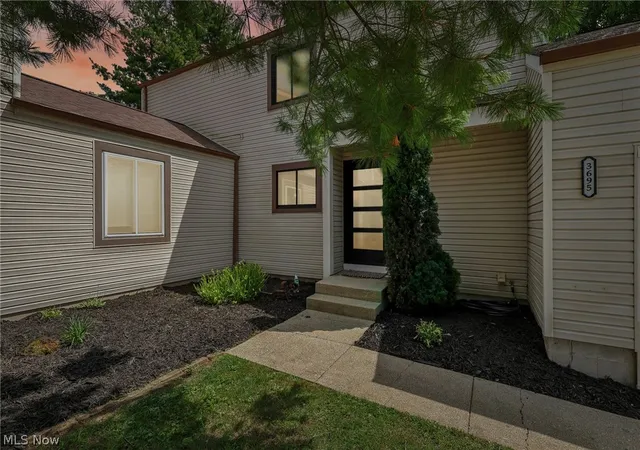2nd image of 3695 Englewood Dr, Stow, OH 44224 | MLS# 5230396