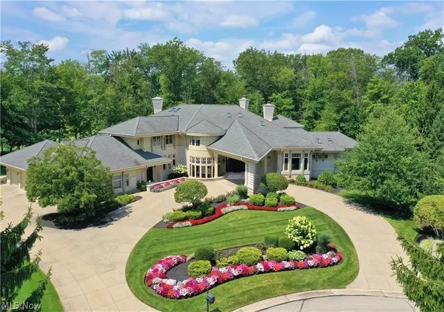 Photo 1 of Single family home for sale at 735 Hardwick Dr, Aurora, OH 44202 | MLS# 5230871 | Listing updated on 2026-10-09