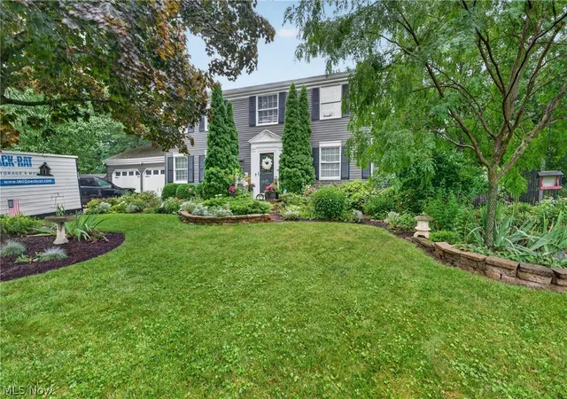 Photo 3 of Single family home for sale at 988 White Oak Cir, Medina, OH 44256 | MLS# 5230488 | Listing updated on 2026-08-16