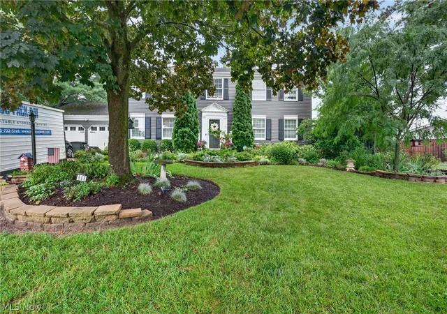 Photo 3 of Single family home for sale at 988 White Oak Cir, Medina, OH 44256 | MLS# 5230488 | Listing updated on 2026-08-16