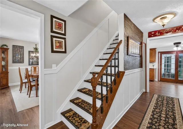 Photo 4 of Single family home for sale at 988 White Oak Cir, Medina, OH 44256 | MLS# 5230488 | Listing updated on 2026-08-16