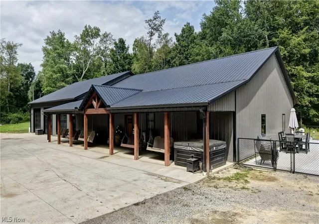 Photo 2 of Single family home for sale at 6168 Se Buckeye Holw Rd, Uhrichsville, OH 44683 | MLS# 5230030 | Listing updated on 2026-09-15