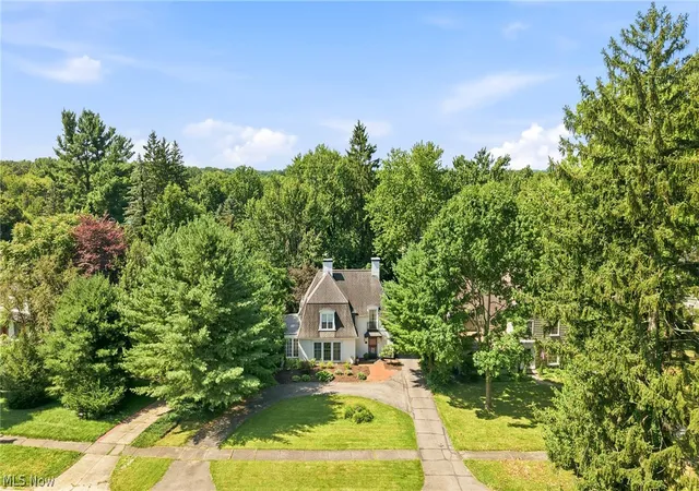 3rd image of 4812 Oak Knoll Dr, Youngstown, OH 44512 | MLS# 5226830