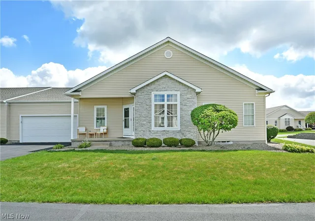 1st image of 24 Abbington Dr Nw, Warren, OH 44481 | MLS# 5230856