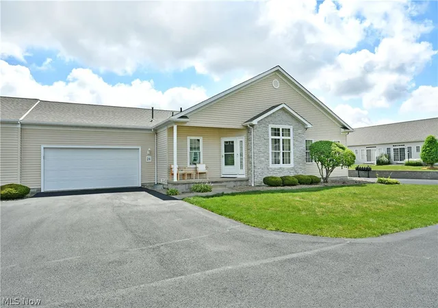 2nd image of 24 Abbington Dr Nw, Warren, OH 44481 | MLS# 5230856