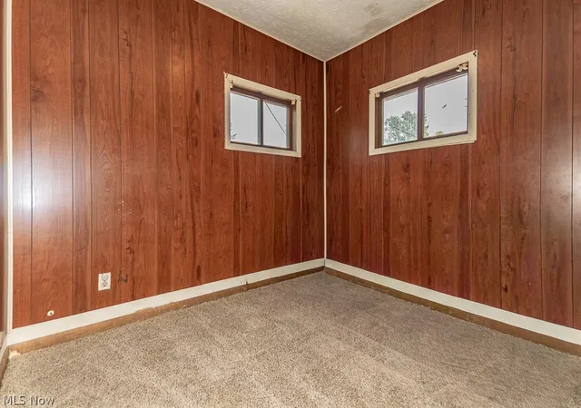 Photo 4 of Single family home for sale at 980 Evangeline Rd, Cleveland, OH 44110 | MLS# 5229756 | Listing updated on 2026-09-25
