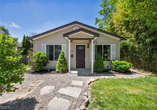 2nd image of 350 Kenilworth Rd, Bay Village, OH 44140 | MLS# 5230613
