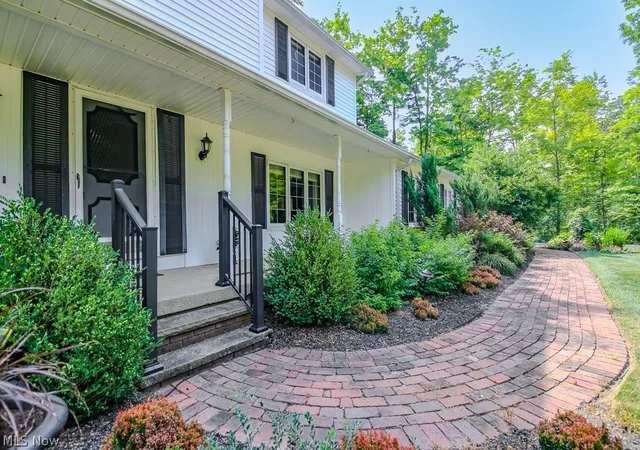 3rd image of 12181 W Shiloh Dr, Chesterland, OH 44026 | MLS# 5226224