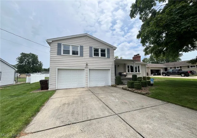 Photo 2 of Single family home for sale at 6301 Apache Ln, Youngstown, OH 44514 | MLS# 5230950 | Listing updated on 2026-08-24