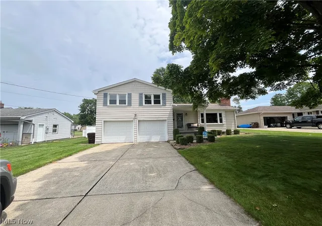 Photo 2 of Single family home for sale at 6301 Apache Ln, Youngstown, OH 44514 | MLS# 5230950 | Listing updated on 2026-08-24