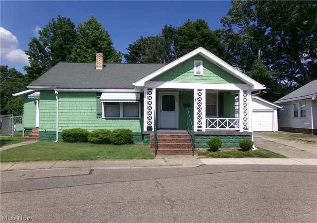 1st image of 824 Grandview Ave, Coshocton, OH 43812 | MLS# 5230940