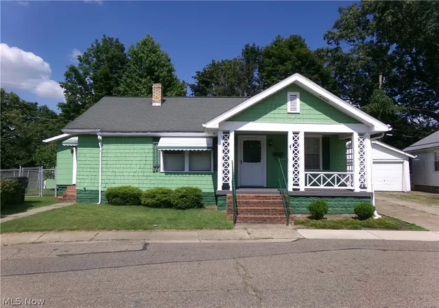 2nd image of 824 Grandview Ave, Coshocton, OH 43812 | MLS# 5230940
