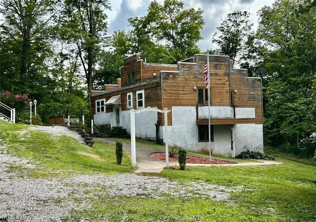 Photo 1 of Single family home for sale at 1785 Mitchells Ln, Marietta, OH 45750 | MLS# 5230952 | Listing updated on 2026-08-25
