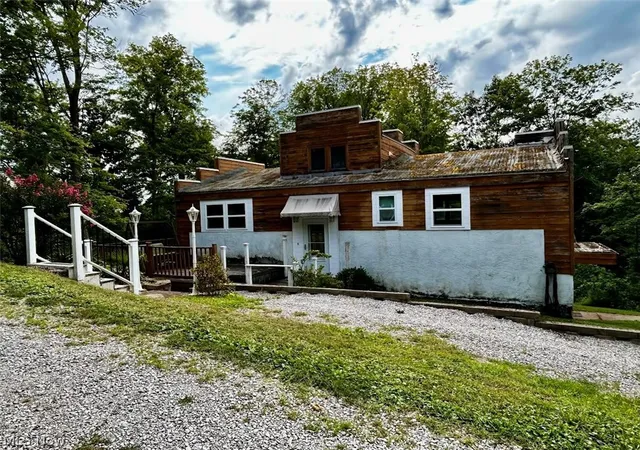 Photo 2 of Single family home for sale at 1785 Mitchells Ln, Marietta, OH 45750 | MLS# 5230952 | Listing updated on 2026-08-25