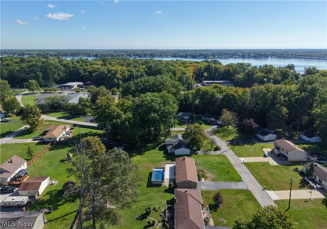 Photo 3 of Single family home for sale at 17964 Glendale Ave, Lake Milton, OH 44429 | MLS# 5229163 | Listing updated on 2026-10-05
