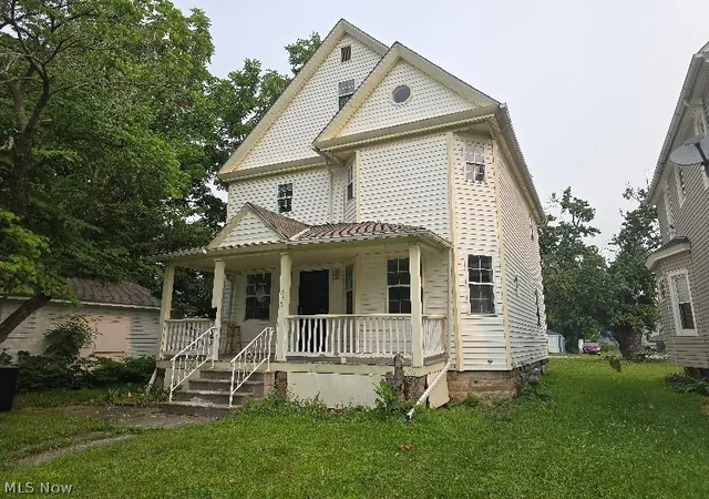 Photo 2 of Single family home for sale at 355 12th, Elyria, OH 44035 | MLS# 5230047 | Listing updated on 2026-09-25