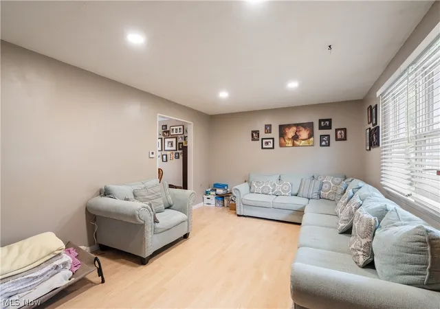 Photo 3 of Single family home for sale at 457 S Colonial Dr, Cortland, OH 44410 | MLS# 5231012 | Listing updated on 2026-10-07