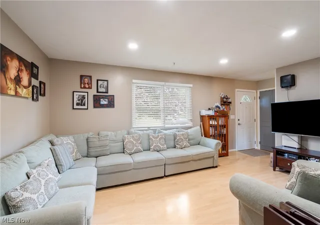 Photo 3 of Single family home for sale at 457 S Colonial Dr, Cortland, OH 44410 | MLS# 5231012 | Listing updated on 2026-10-07