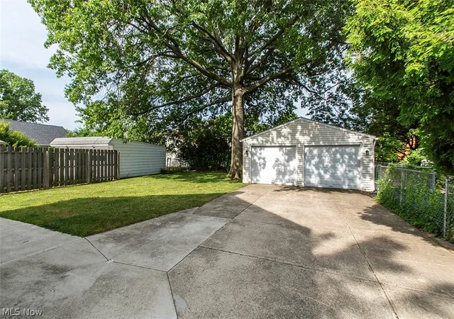 2nd image of 2300 Lakeview Ave, Rocky River, OH 44116 | MLS# 5225190