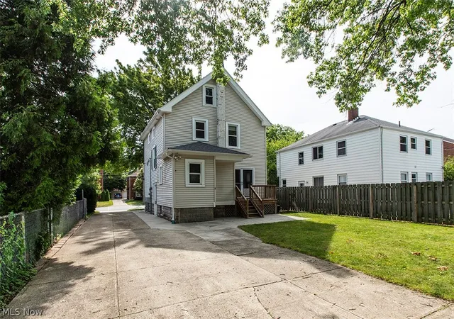 3rd image of 2300 Lakeview Ave, Rocky River, OH 44116 | MLS# 5225190