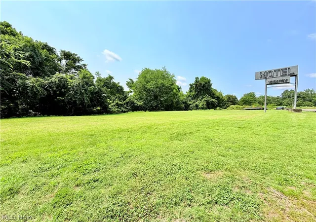 3rd image of 1094 Clement Ave, Belpre, OH 45714 | MLS# 5231020