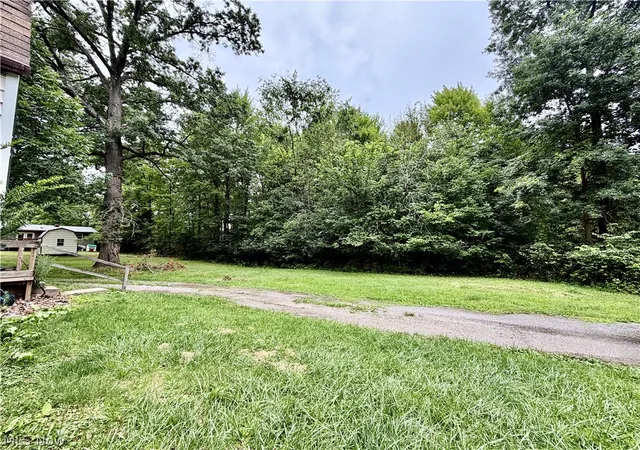 Photo 3 of Sale Pending at 3275 Crestview Ave, Warren, OH 44484 | MLS# 5230926 | Listing updated on 2026-08-19