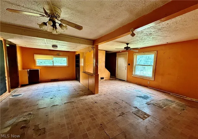 Photo 4 of Sale Pending at 3275 Crestview Ave, Warren, OH 44484 | MLS# 5230926 | Listing updated on 2026-08-19