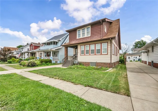 Photo 3 of House for sale at 3016 Tuxedo Ave, Cleveland, OH 44134 | MLS# 5231006 | Listing updated on 2026-07-26