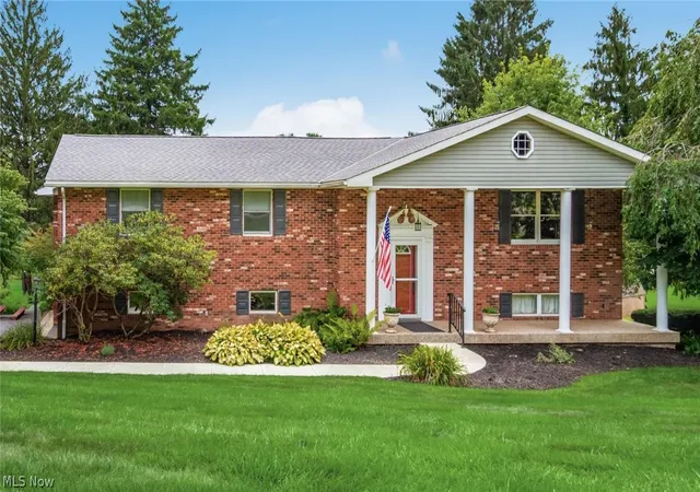 Photo 2 of Sale Pending at 2700 Stanway Dr, Zanesville, OH 43701 | MLS# 5229986 | Listing updated on 2026-10-06