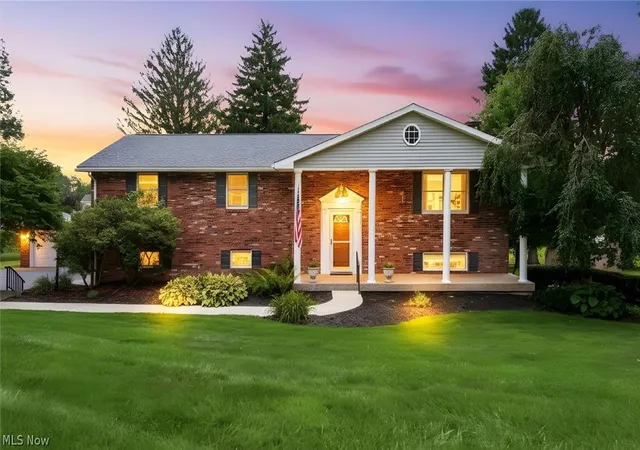 Photo 3 of Sale Pending at 2700 Stanway Dr, Zanesville, OH 43701 | MLS# 5229986 | Listing updated on 2026-10-06