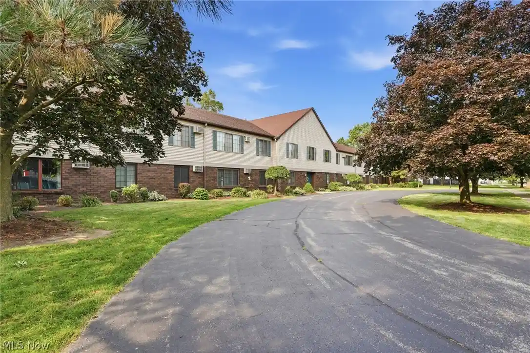 Listing Photo 2 - Condo for sale in 4708 Venice Hts Blvd located at 4708 Venice Hts Blvd, Sandusky, OH 44870 - Unit 4708 Venice Hts Blvd