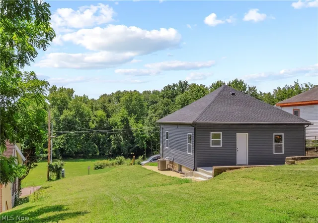Photo 3 of Single family home for sale at 1235 Swingle St, Zanesville, OH 43701 | MLS# 5230416 | Listing updated on 2026-07-27