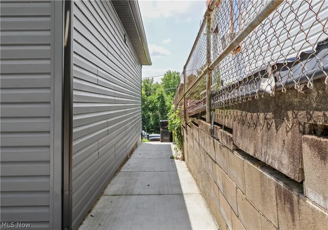 Photo 4 of Single family home for sale at 1235 Swingle St, Zanesville, OH 43701 | MLS# 5230416 | Listing updated on 2026-10-07