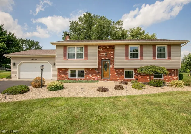 Photo 1 of Single family home for sale at 4319 Ridge Rd, Cortland, OH 44410 | MLS# 5230319 | Listing updated on 2026-10-07