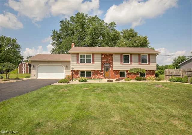 Photo 2 of Single family home for sale at 4319 Ridge Rd, Cortland, OH 44410 | MLS# 5230319 | Listing updated on 2026-10-07