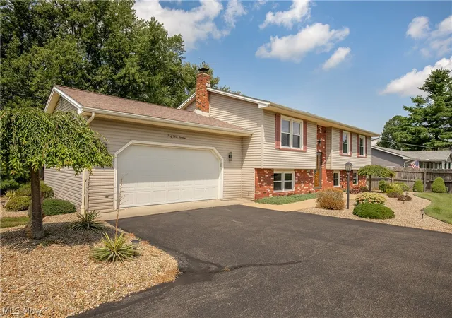 Photo 3 of Single family home for sale at 4319 Ridge Rd, Cortland, OH 44410 | MLS# 5230319 | Listing updated on 2026-10-07