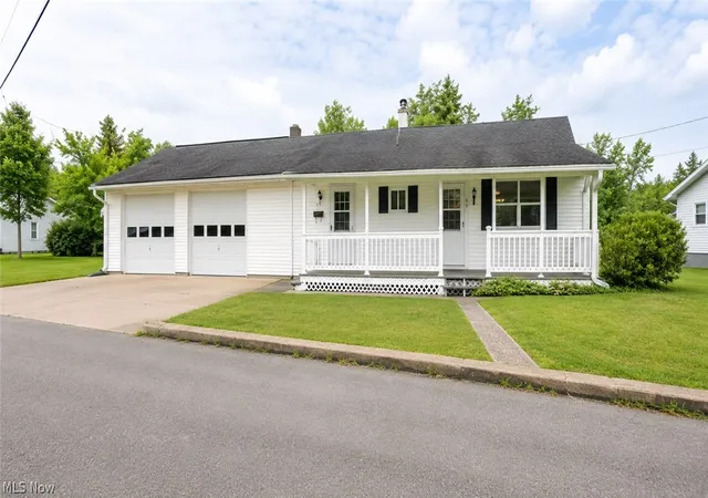 Photo 1 of Single family home for sale at 40 Sunset Dr, Mcconnelsville, OH 43756 | MLS# 5230596 | Listing updated on 2026-08-19