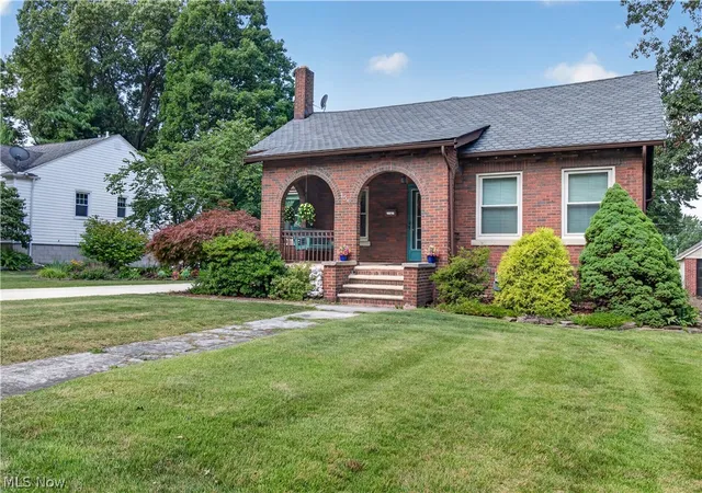 Photo 2 of Single family home for sale at 156 Woodhill Dr, Amherst, OH 44001 | MLS# 5230989 | Listing updated on 2026-08-21