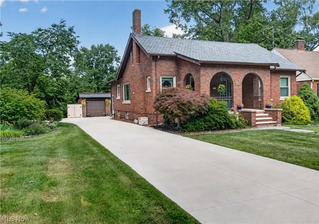 Photo 3 of Single family home for sale at 156 Woodhill Dr, Amherst, OH 44001 | MLS# 5230989 | Listing updated on 2026-08-21