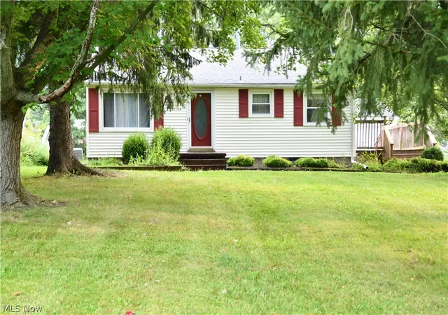 1st image of 2194 Clearview Ave Nw, Warren, OH 44483 | MLS# 5230921
