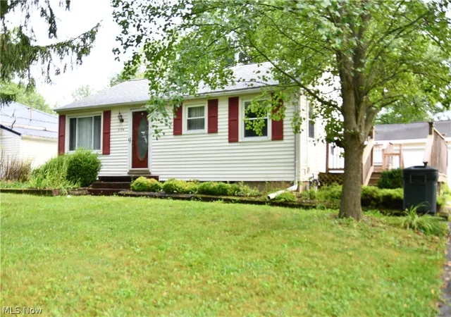 3rd image of 2194 Clearview Ave Nw, Warren, OH 44483 | MLS# 5230921