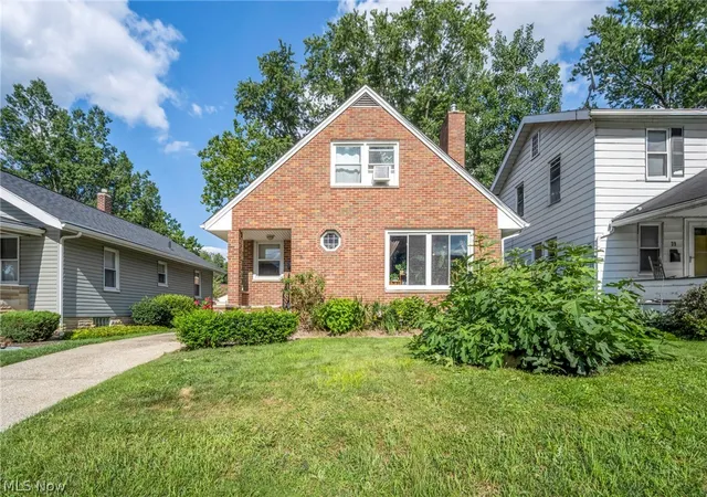 Photo 3 of Sale Pending at 33 Devonshire Dr, Akron, OH 44312 | MLS# 5231198 | Listing updated on 2026-08-17