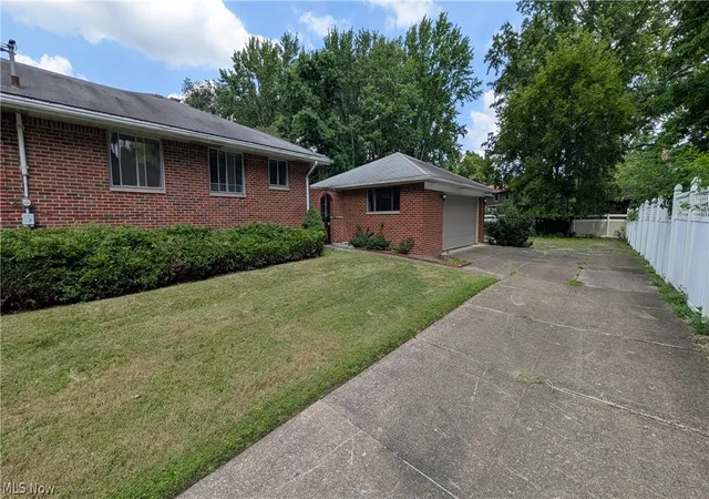 2nd image of 27540 Hollywood Dr, Westlake, OH 44145 | MLS# 5229600